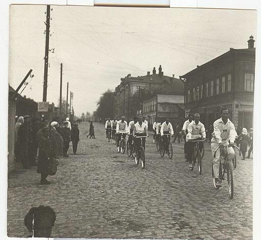 Спортивный праздник, 1930-е