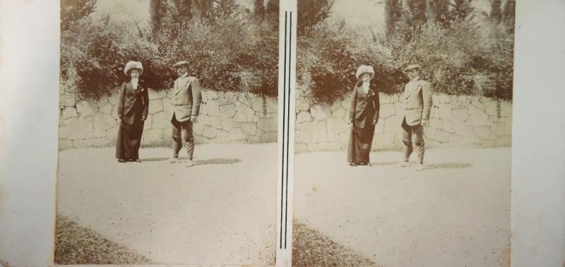 На прогулке, 1900-е, Таврическая губ., г. Алупка. Предположительно, снимок сделан у дачи доктора Борисова.&nbsp;