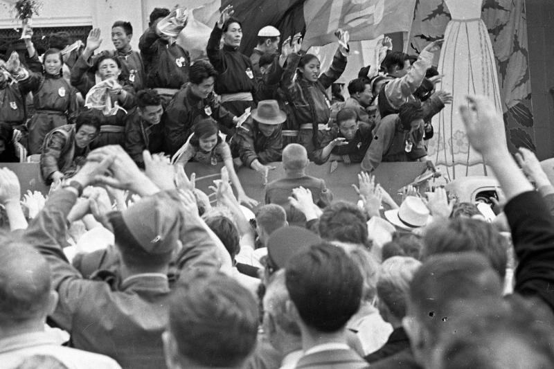 VI Всемирный фестиваль молодежи и студентов. Торжественное шествие, 28 июля 1957 - 11 августа 1957, г. Москва
