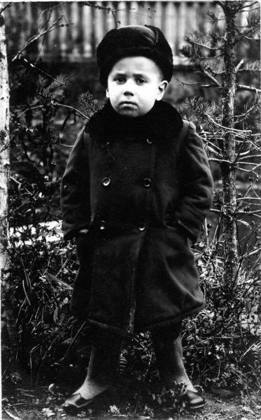 Портрет мальчика, 1918 - 1922. Выставка «Нам не страшны мороз и вьюга» с этой фотографией.