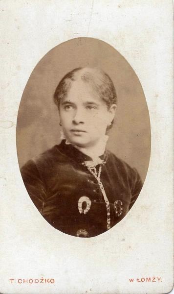 Портрет девушки, 1890 - 1900, Ломжинская губ., г. Ломжа. Альбуминовая печать.