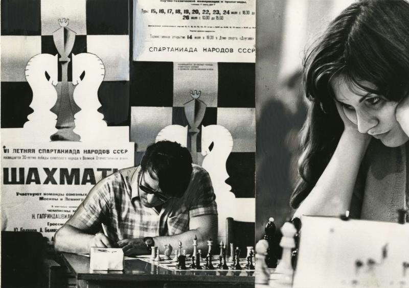 Коллаж. VI летняя Спартакиада народов СССР. Шахматы, 15 - 26 июля 1975, Латвийская ССР, г. Рига. VI летняя Спартакиада народов СССР была посвящена 30-летию Победы советского народа в Великой Отечественной войне и проходила в 17 городах СССР с 19 марта по 30 июля 1975 года. Соревнование по шахматам проходило 15—26 июля в Риге. Во всех этапах участвовали 80 миллионов советских спортсменов. Финальные соревнования прошли по 27 видам спорта. В финалах выступали 10 709 спортсменов. Участники Спартакиады установили 21 рекорд СССР и 6 рекордов мира.