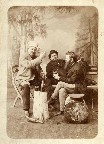 Мужчины за чаркой вина, 1898 год