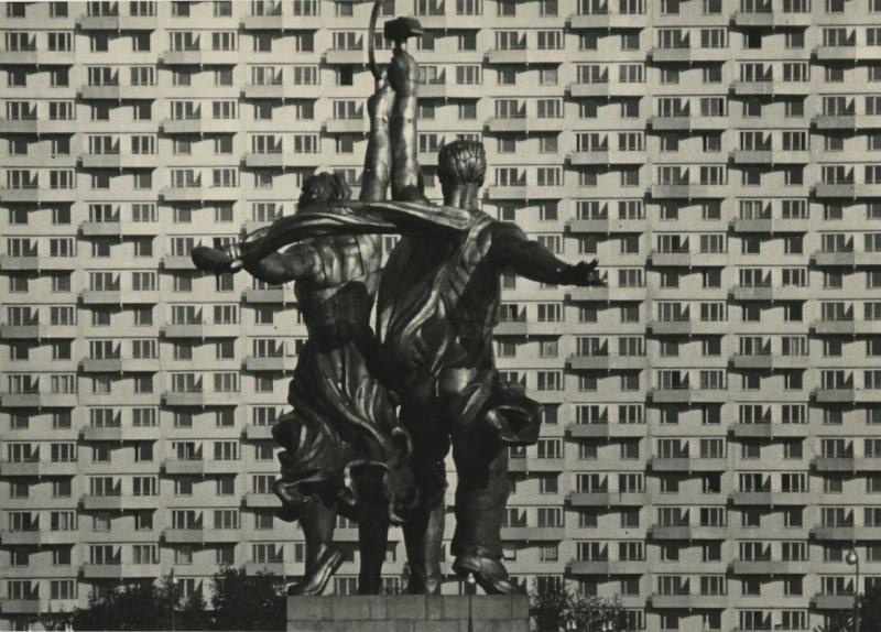 «Для вас, рабочие и крестьяне!», 1990-е, г. Москва. Выставки&nbsp;«Лучшие фотографии Льва Бородулина» и&nbsp;«Монументальный фон» с этой фотографией.