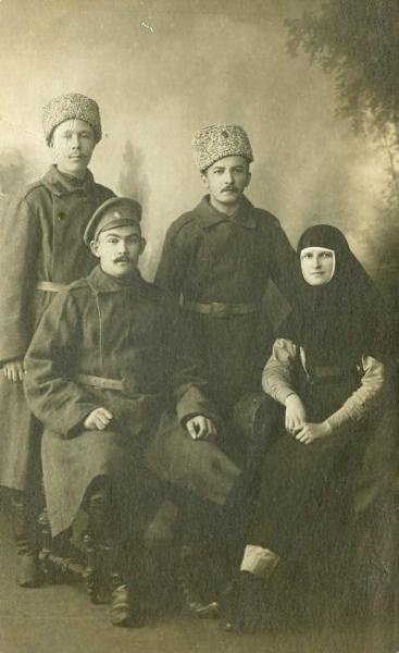 Групповой портрет неизвестных, 20 октября 1915