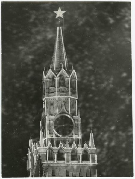 Спасская башня Кремля, 1960-е, г. Москва. Выставка «Главные часы государства» с этой фотографией.