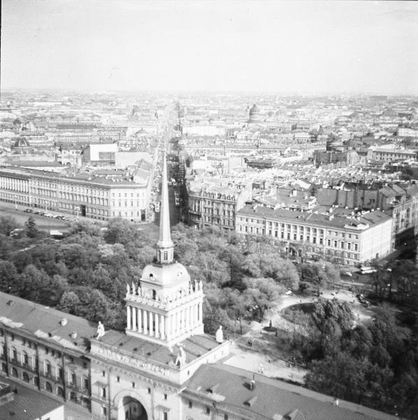 Вид на шпиль Адмиралтейства и Невский проспект, 1961 - 1969, г. Ленинград