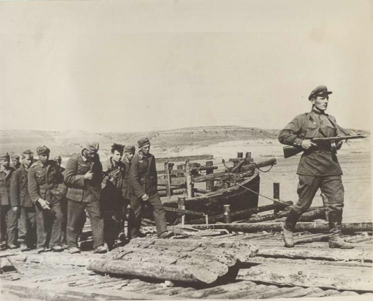 Колонна пленных немцев, 1943 год