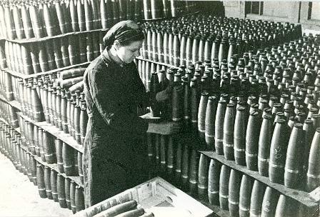 На заводе имени Ильича: подготовка снарядов для фронта, июль - декабрь 1941, г. Москва