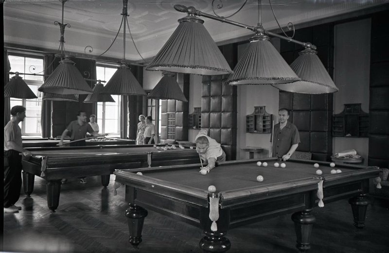 Бильярдная, 1950 - 1969. Выставка «"Шахматы в движении" – бильярд» с этой фотографией.