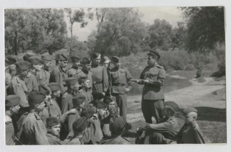 Курсанты слушают командира, 1943 - 1949