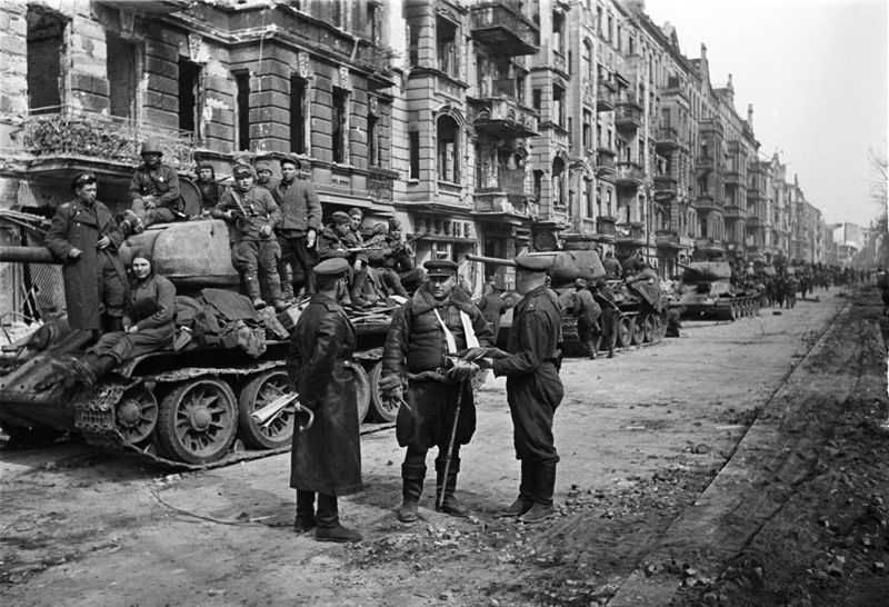 Советские войска вступили в Берлин, 27 апреля 1945 - 8 мая 1945, Германия, г. Берлин. Берлинская наступательная операция.