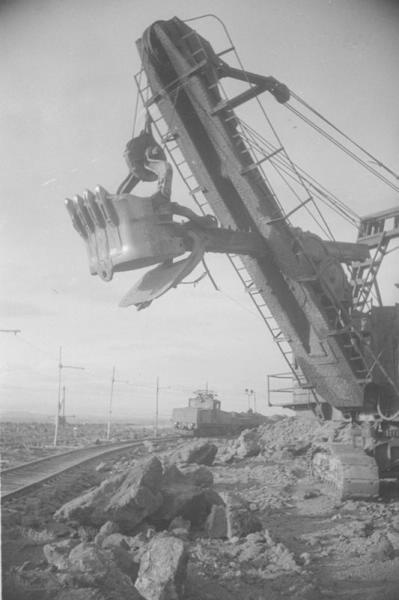 Добыча руды экскаватором, 1937 год, г. Магнитогорск