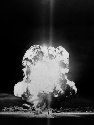 Вид на эпицентр взрыва с отметки 5 км северо-восточного направления через 2 секунды после взрыва, 29 августа 1949, Казахская ССР