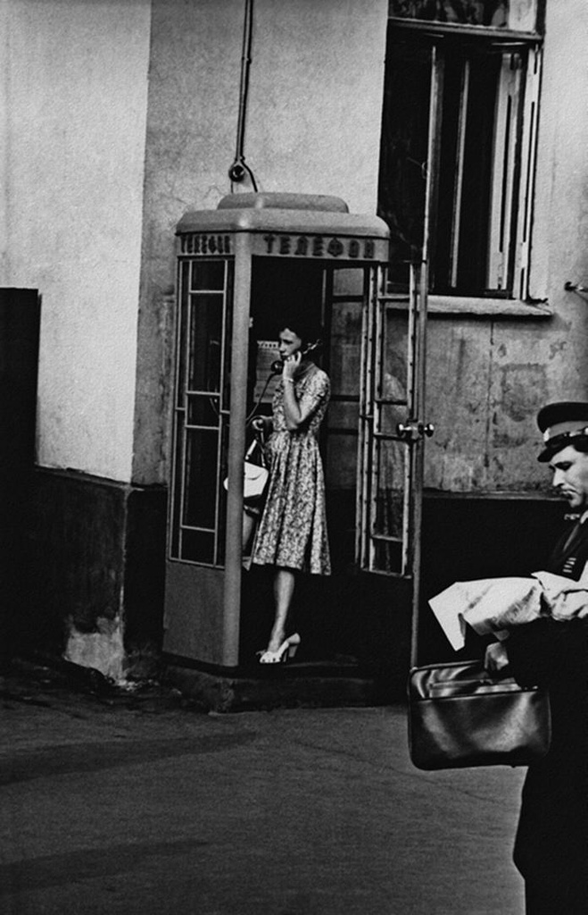 Из серии «Арбатская площадь», 1958 год, г. Москва. Выставка «Кидай монетку» с этой фотографией.