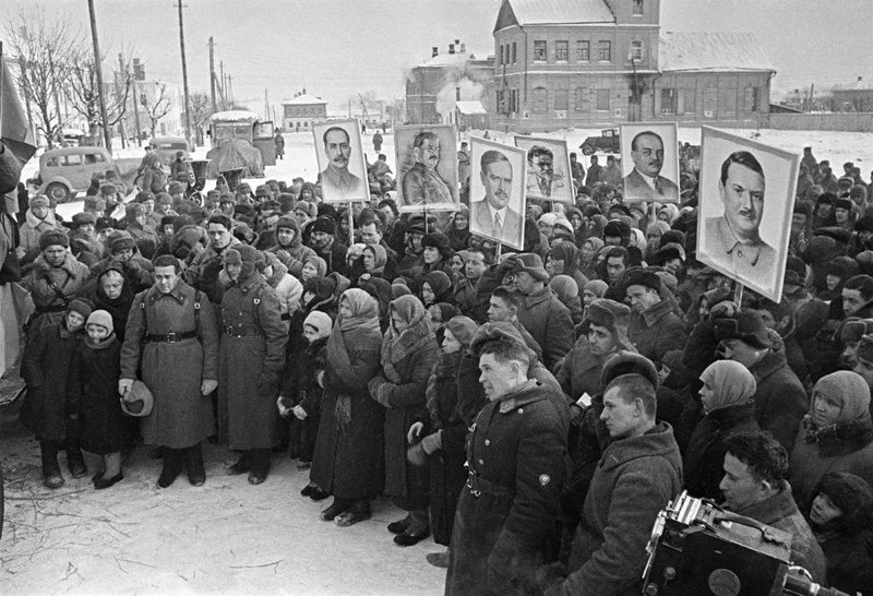 Оборона Москвы. Митинг в освобожденном Можайске, 21 января 1942, Московская обл., г. Можайск