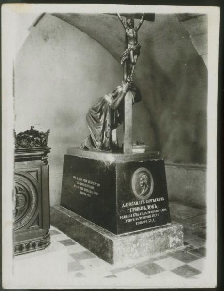 Надгробный памятник Александра Грибоедова, 1957 год, Грузинская ССР, г. Тбилиси. Грот при церкви Святого Давида.&nbsp;