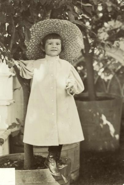 Портрет девочки в шляпе, 1910-е