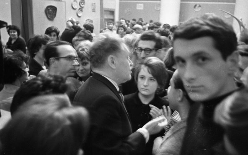 Назым Хикмет среди студентов, 1963 - 1964, г. Москва