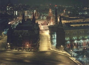 Красная площадь, 1970-е, г. Москва. Выставки&nbsp;«Пустые улицы двух столиц», «Ночь, улица, фонарь, аптека...», видео «Красная площадь, дом 1»&nbsp;с этой фотографией.
