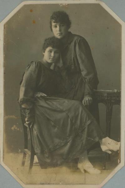 Парный женский портрет, 1920-е