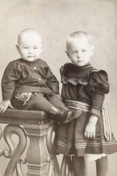 Портрет маленьких детей, 1910 - 1915, г. Москва