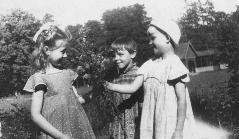 Дети в городском Парке культуры и отдыха, июнь 1950, г. Череповец. Выставка «Парк собирает друзей» с этой фотографией.&nbsp;