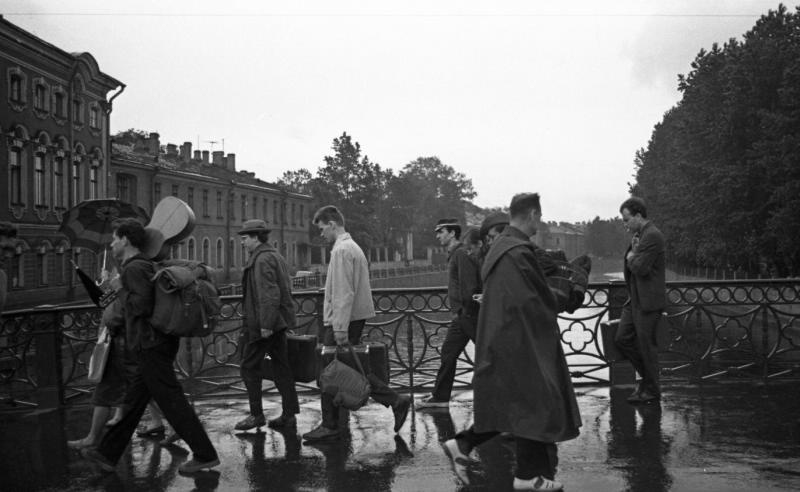 Невский проспект. Студенты на мосту, 1965 год, г. Ленинград
