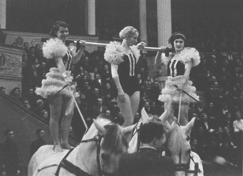 Наездницы Щетинины, 1940 год, г. Москва