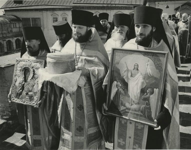 Крестный ход на Пасху. Троице-Сергиева лавра, 30 апреля 1973, г. Загорск. Выставка «Пасха радостная», «Светлая седмица» с этой фотографией.