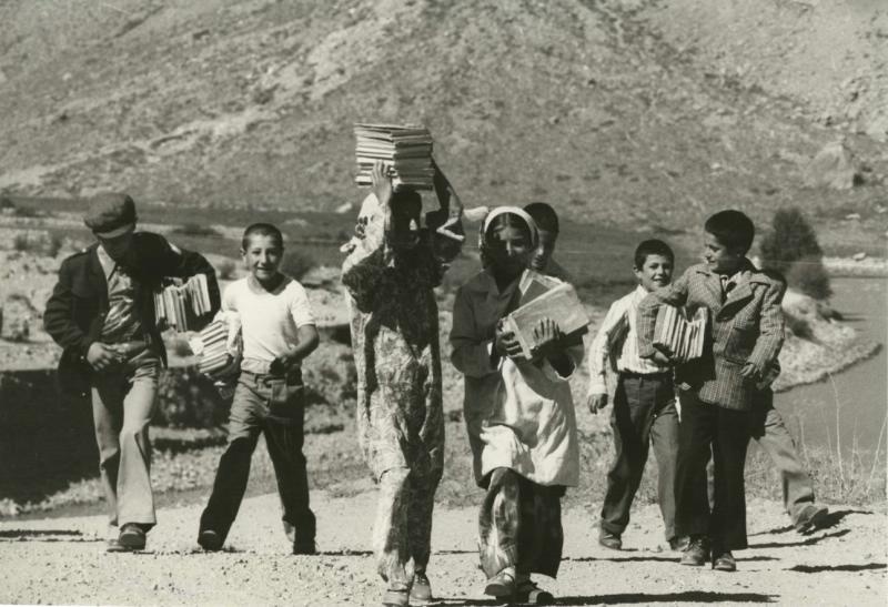 Накануне 1-го сентября, 1972 год, Таджикская ССР, Горно-Бадахшанская АО. Видео «Снова в школу» с этой фотографией.