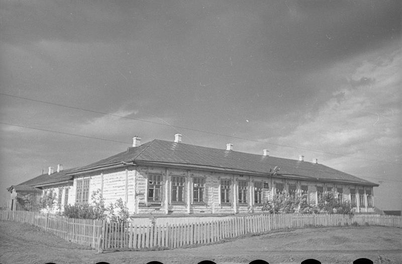 Школа в колхозе «XVII лет Октября», 1938 год, Куйбышевская обл.. Ныне Самарская область.