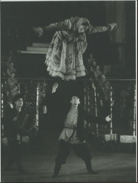 Гармошка. Акробаты на проволоке, 1940 год