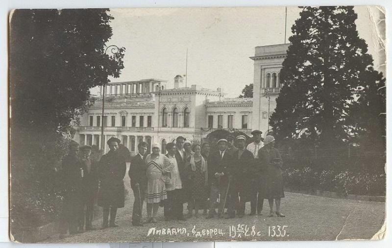 Группа отдыхающих в Ливадии, 25 октября 1928, Крымская АССР, пос. Ливадия