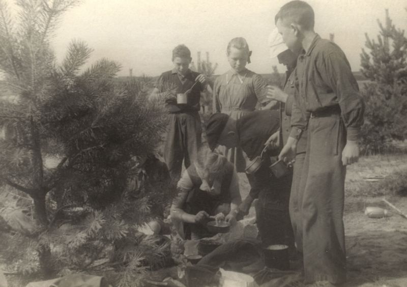 Фото "Раздача каши", 1948 год, Владимирская обл., Муромский р-н ...