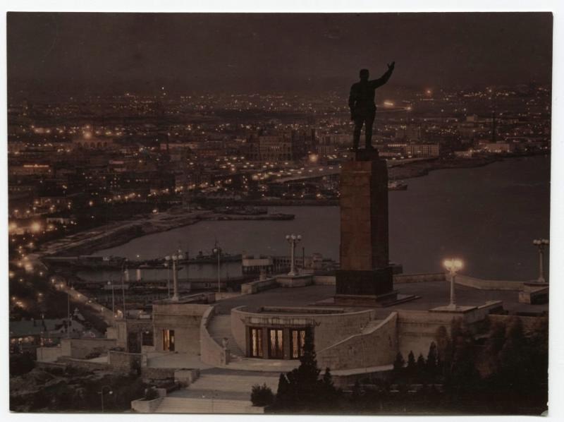 Баку, 1950-е, г. Баку. Памятник Сергею Кирову был установлен в 1939 году. Демонтирован в 1990 году.&nbsp;