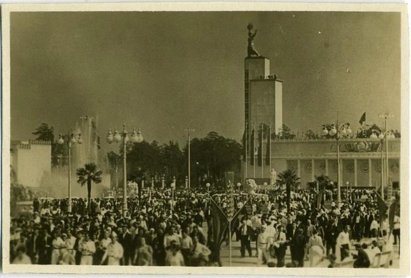 На Всесоюзной сельскохозяйственной выставке. На Площади колхозов, 1937 - 1939