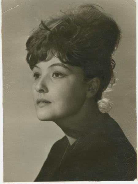 Поэтесса Белла Ахмадулина, 1964 год. Выставка «Когда все были молодыми»&nbsp;и видео «Белла Ахмадулина. "Другое"» с этой фотографией.