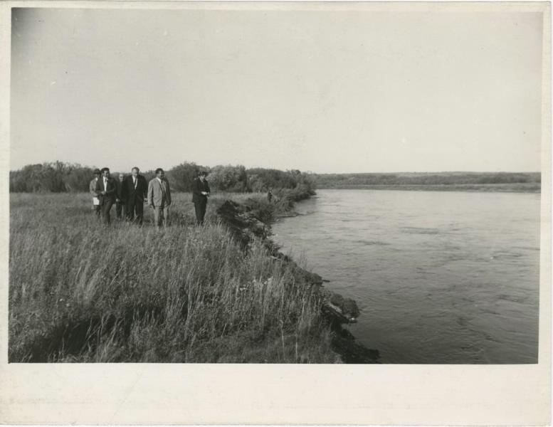 На берегу реки, 1970-е