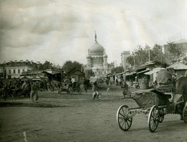 Вид на главный собор в Омске с торговой площади, 1919 год, г. Омск