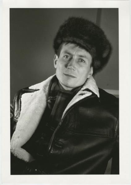 Поэт Евгений Евтушенко, 1960-е, г. Москва. Выставка «Когда все были молодыми» с этой фотографией.