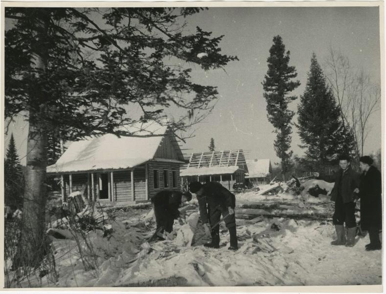 На строительстве домов, 1960 - 1963