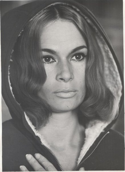 Портрет Джеммы Фирсовой, 1968 год, Болгария, г. Несебыр. Выставка «Сделано с любовью» с этой фотографией.
