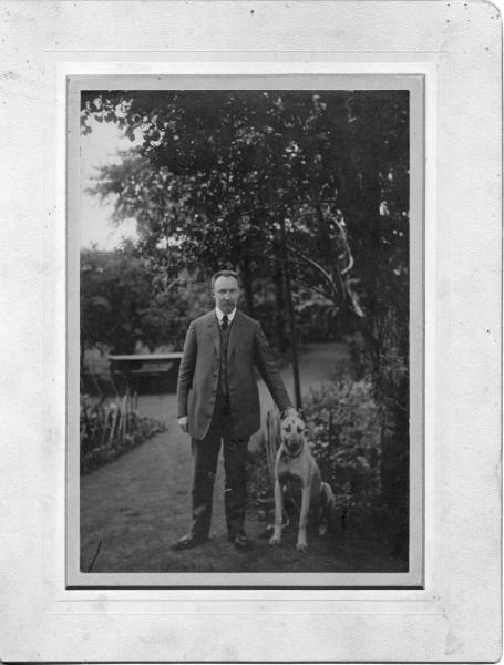 Мужчина с собакой, 1906 - 1907