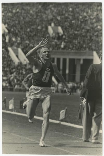 Спортсмен Владимир Куц, 1956 - 1959. Выставка «Советские покорители Олимпа» с этой фотографией.