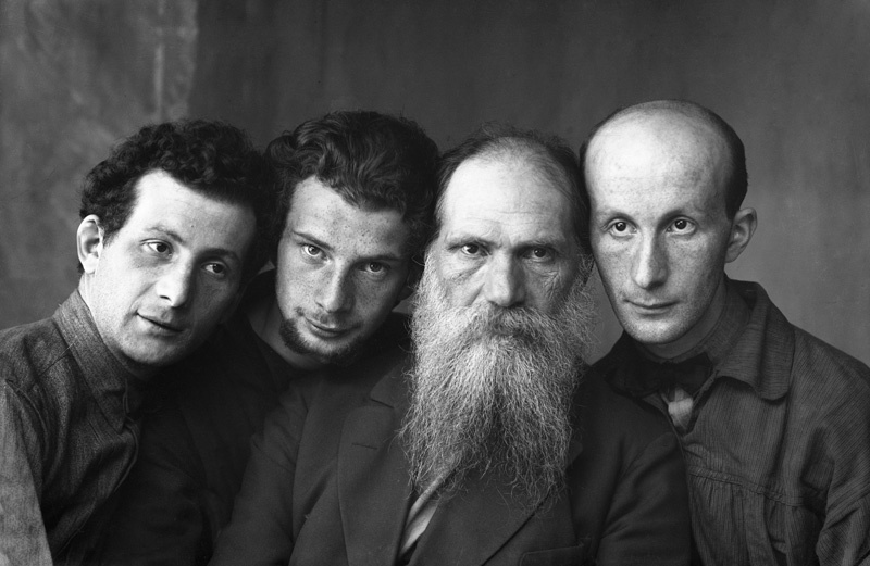 Еврейская семья из Галича, 1916 год, г. Галич. Выставка «Семейный портрет» с этой фотографией.
