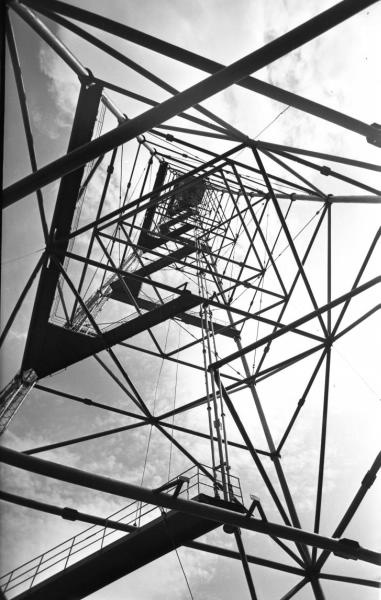 Телевышка на фоне Свердловского радиотелецентра, 1958 год, г. Свердловск