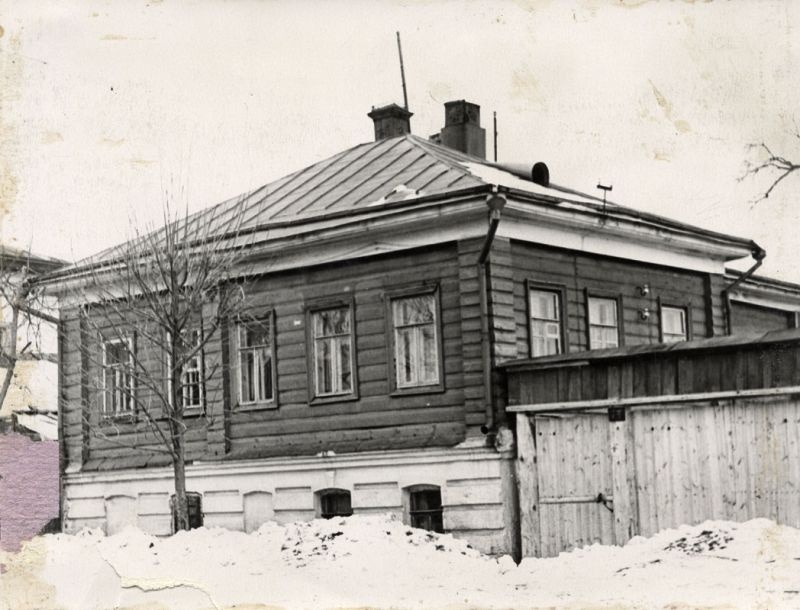 Жилой дом в Муроме, 1956 год, Владимирская обл., г. Муром, ул. Ленина, д. 7. В саду этого дома в 1917 году состоялось первое собрание Муромских большевиков.