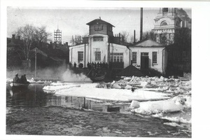 Ледоход, 1930-е, Калининская обл., г. Кимры. До 14 января 1929 года город Кимры входил в состав Тверской губернии; с 14 января 1929 года по 3 июня 1929 года – в состав Центрально-Промышленной области; с 3 июня 1929 года – в состав Московской области, с 29 января 1935 года – в состав Калининской (ныне Тверской) области.