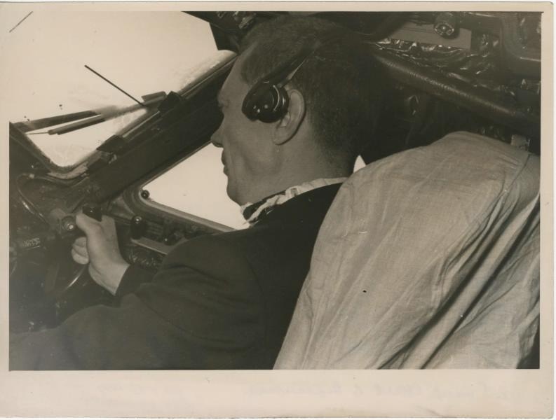 2-ой пилот Сычев в Атлантике, 1957 год